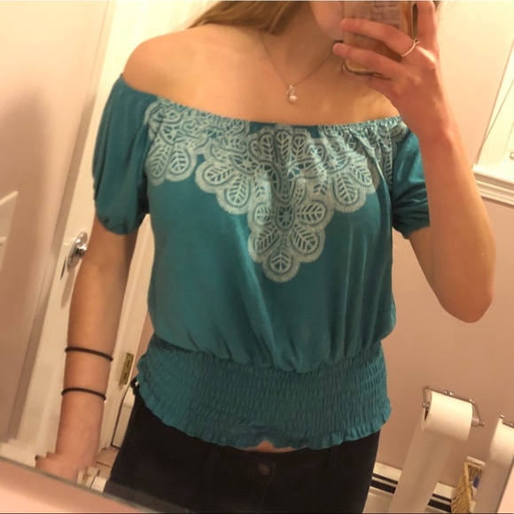 Off the Shoulder top - Picture 3 of 4